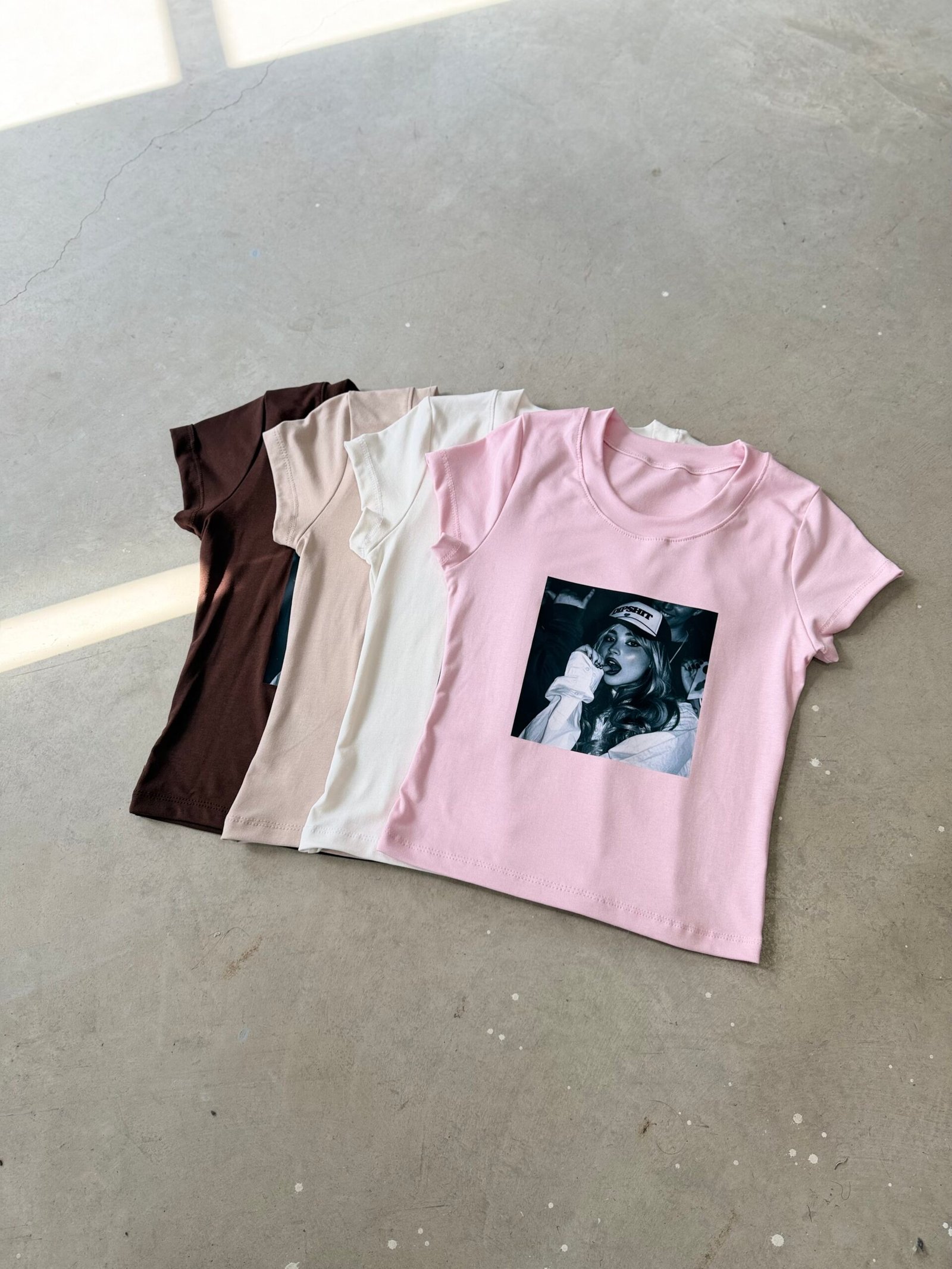 IMG_0681 baby tee sabrina carpenter - Imagen 1
